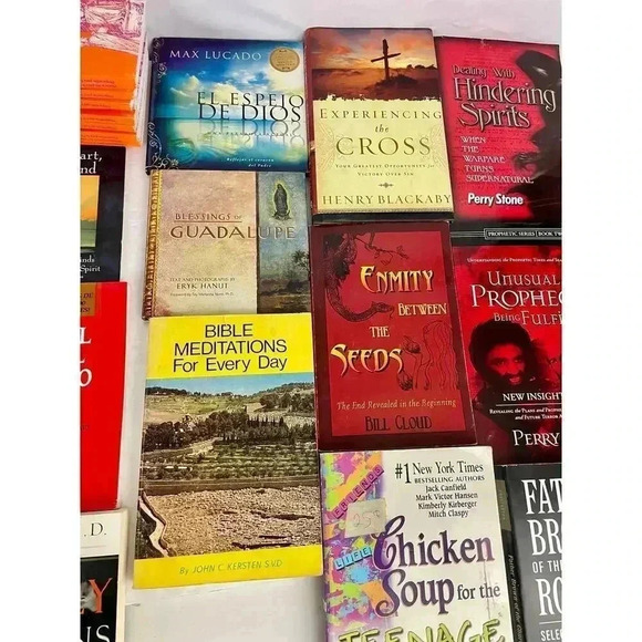 Lot of 30 Spiritual Religious Catholic Books Pamphlet English Spanish Mixed - Picture 3 of 8